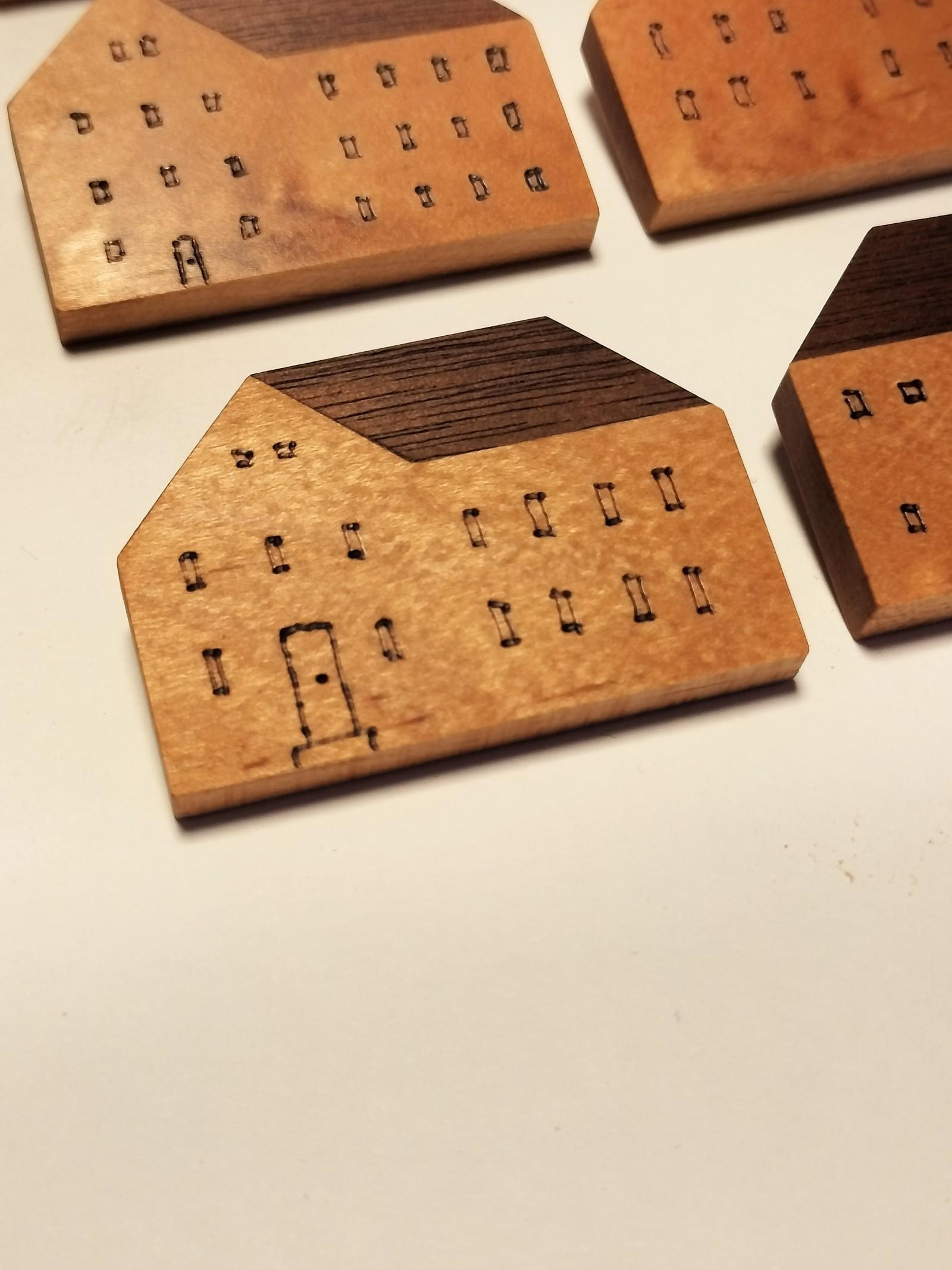 Tiny house brooch - shaker house style 　おうちの木製ブローチ | 4枚目
