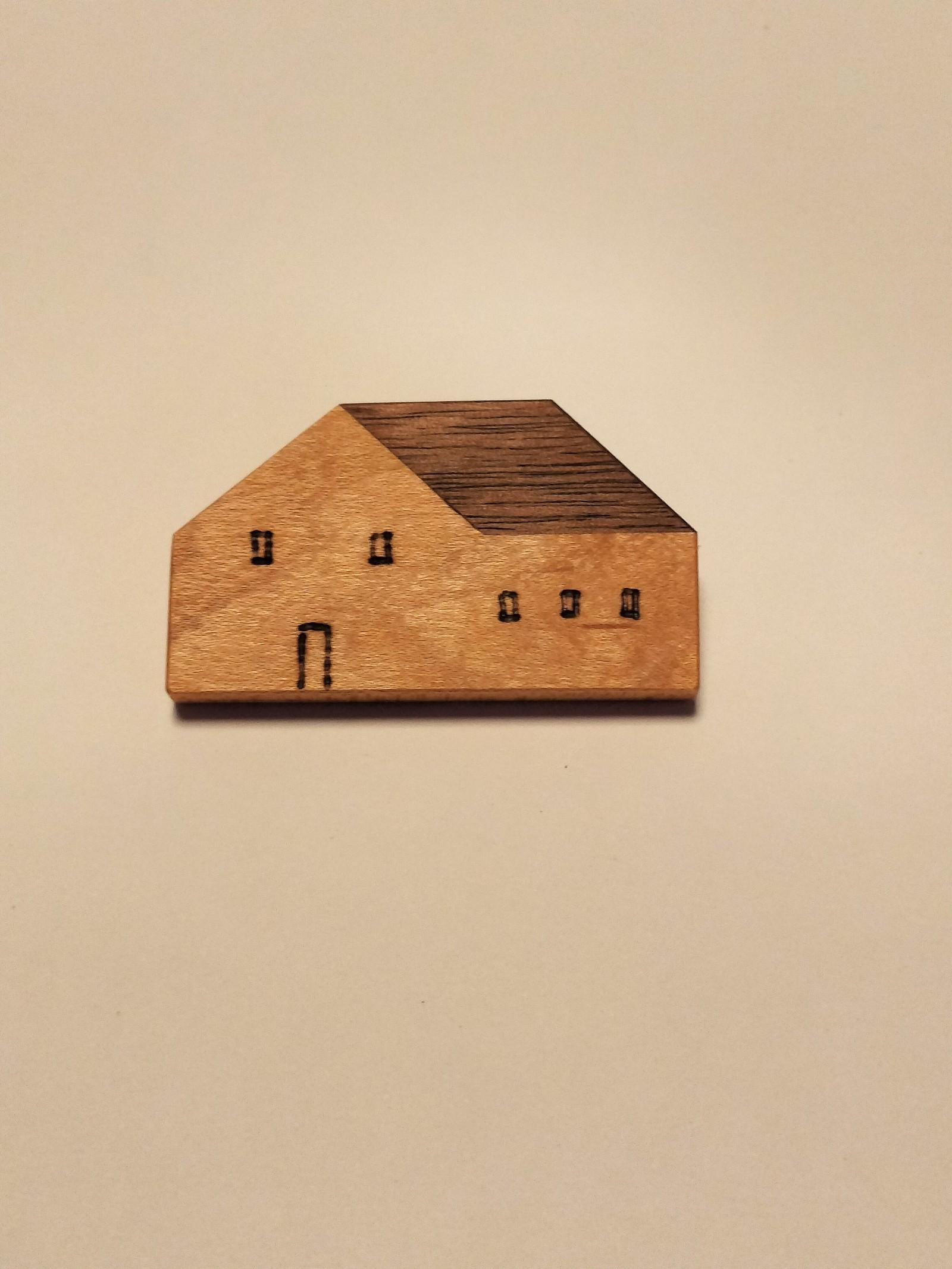 Tiny house brooch - American barn style 　おうちの木製ブローチ | 4枚目