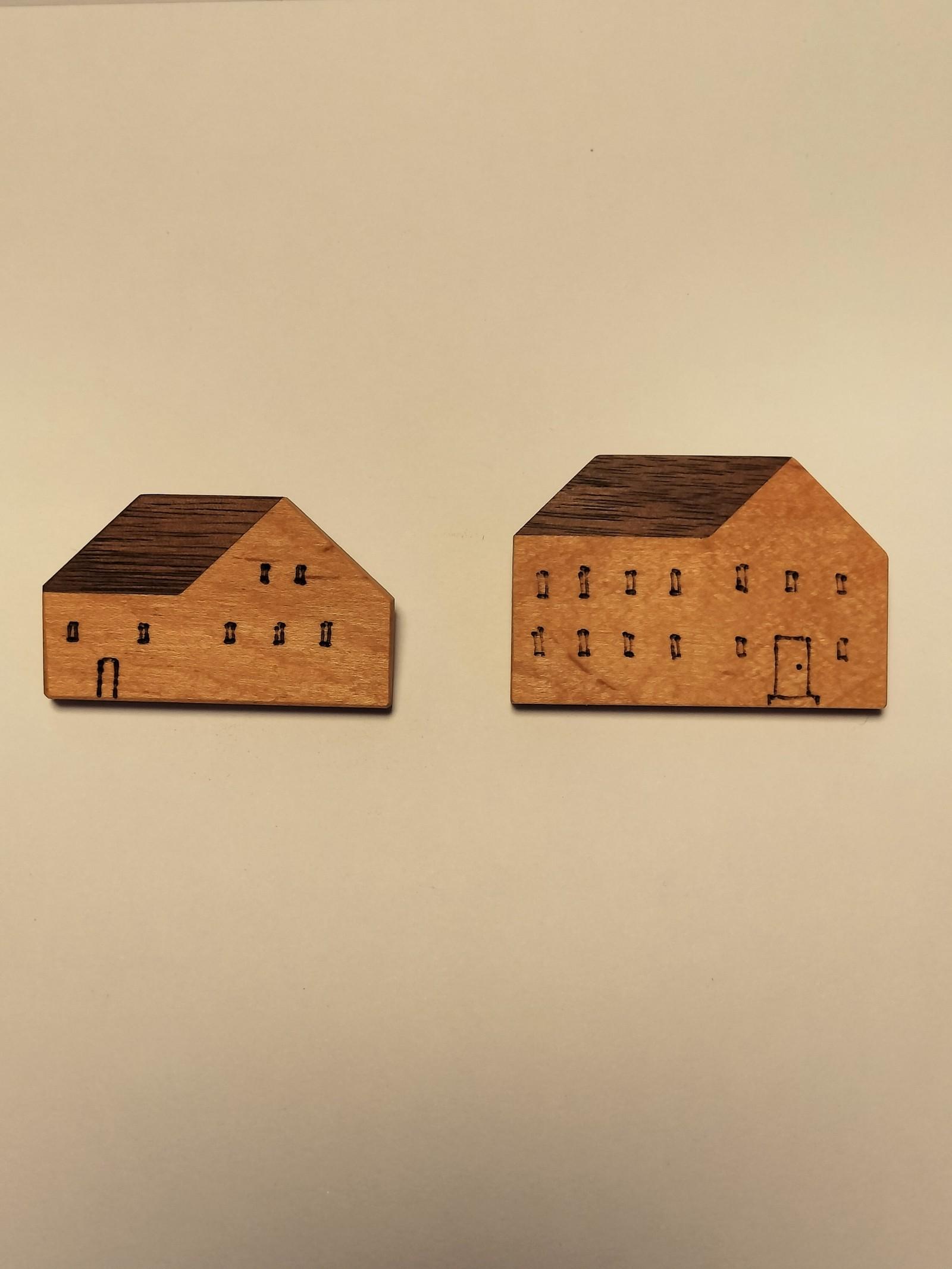Tiny house brooch - American barn style 　おうちの木製ブローチ | 6枚目