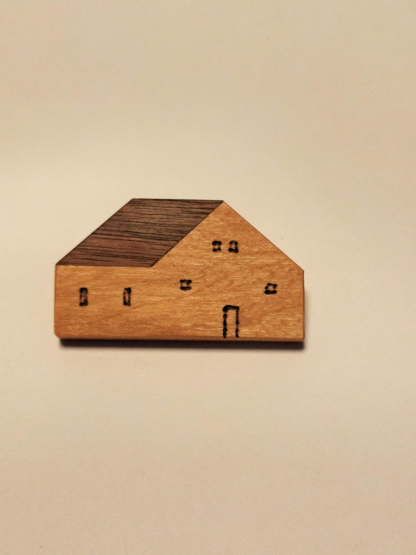 Tiny house brooch - American　barn style 　おうちの木製ブローチ | 2枚目