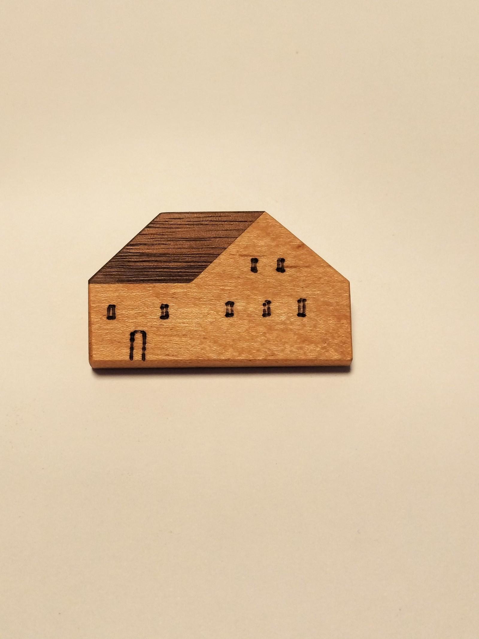 Tiny house brooch - American　barn style 　おうちの木製ブローチ | 5枚目